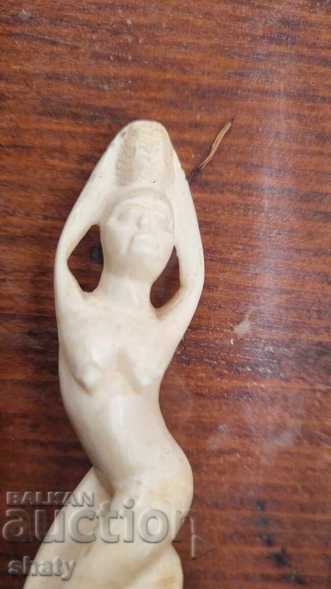 Фигури  от слонова кост. с цена € 40.00 | 78.23 лв.