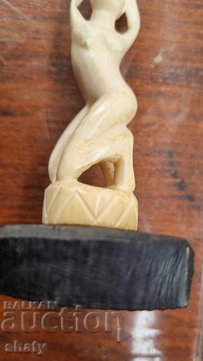 Аукцион Фигури  от слонова кост.