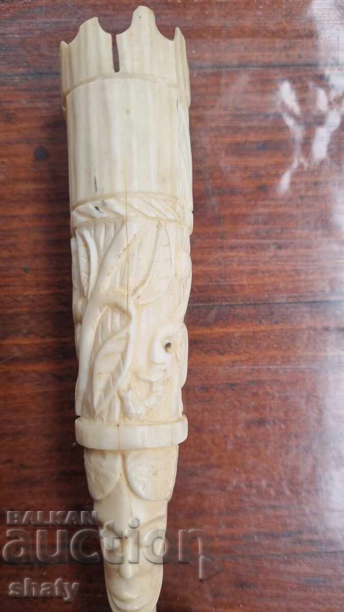 Доставка на Фигури  от слонова кост.