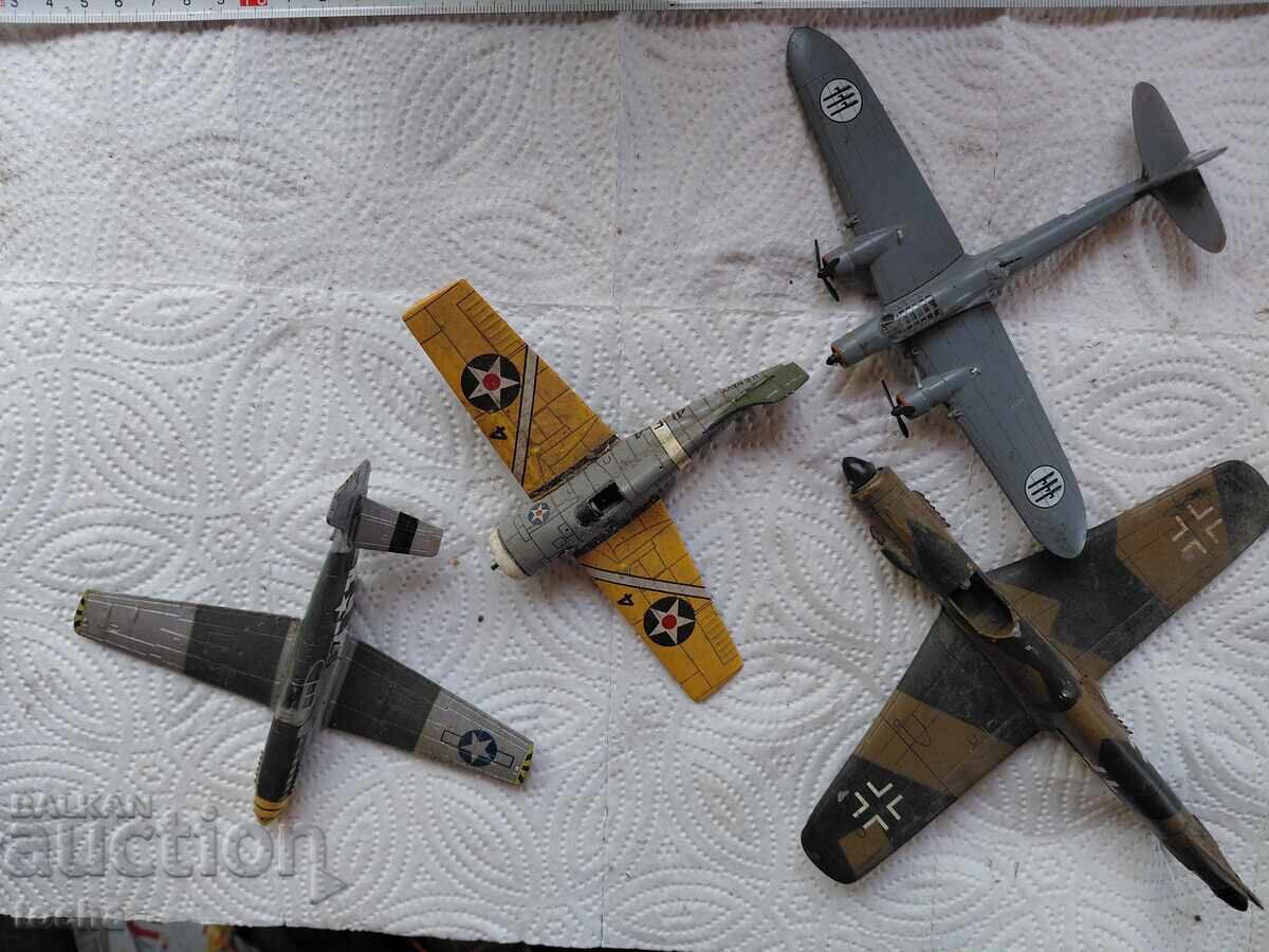 παλιά παιχνίδια, αεροπλάνα, παρτίδα δύο με τιμή € 0.01 | 0.02 BGN