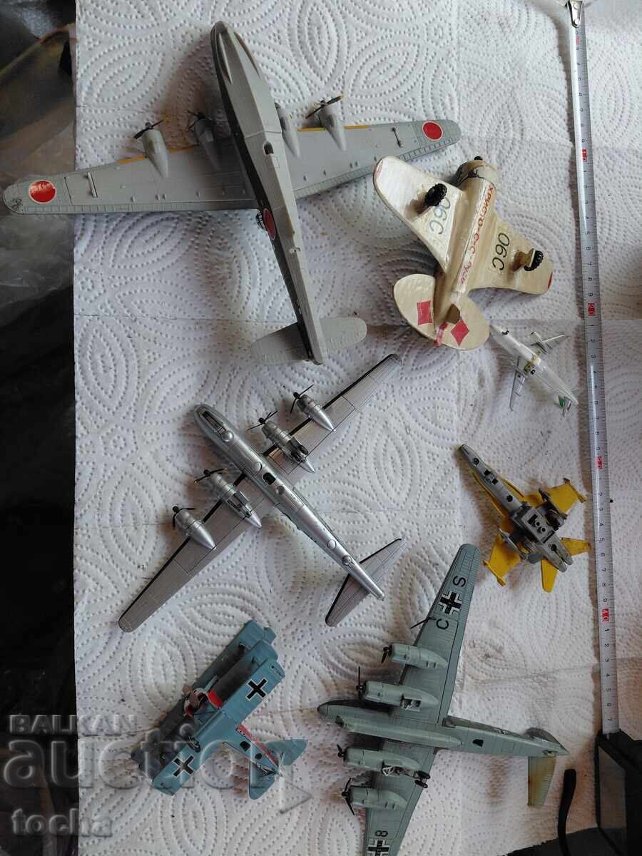 Доставка на стари играчки , самолети ,  лот три