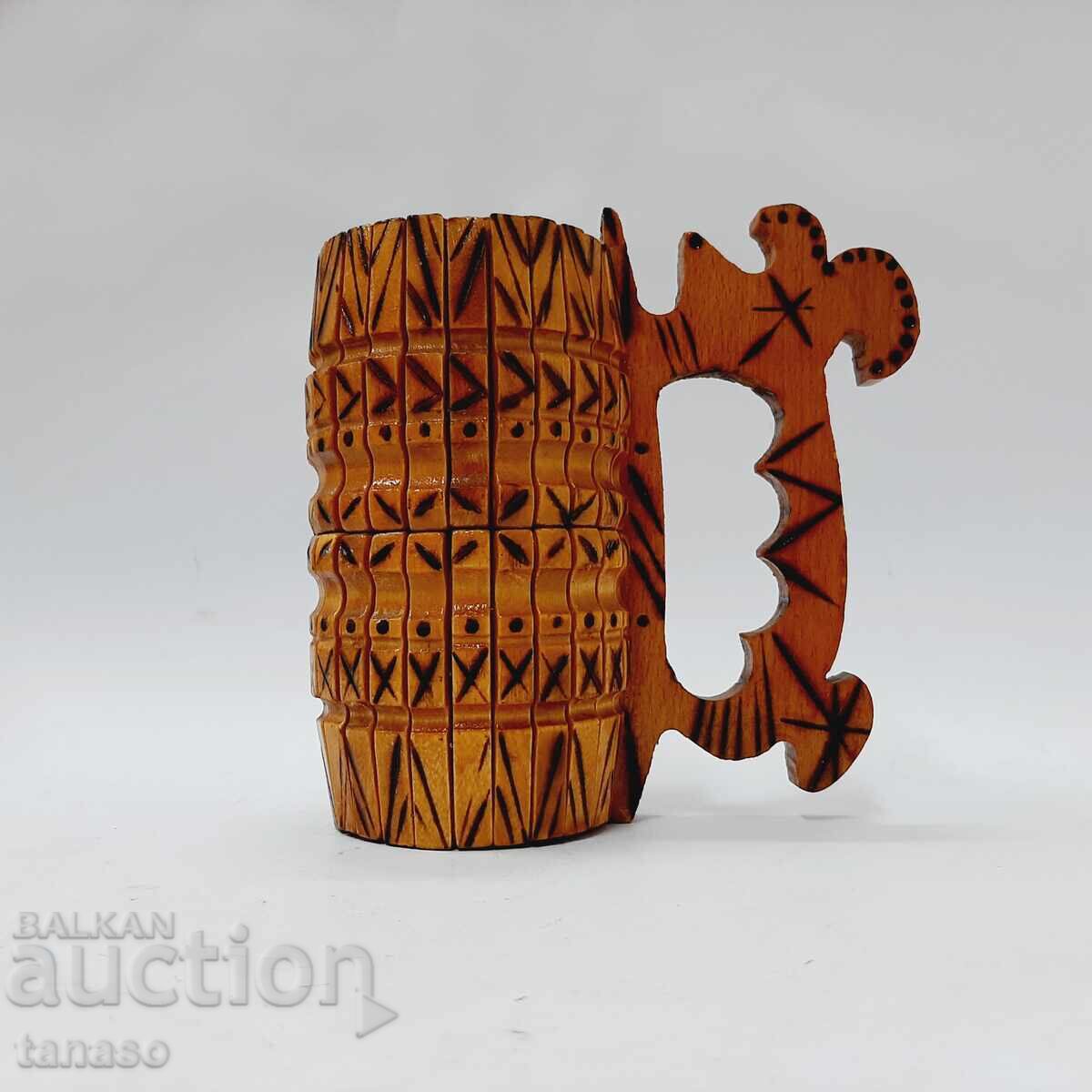 Cană veche din lemn pirogravat cu sticlă în interior (5.2) cu preț € 20.00 | 39.12 BGN