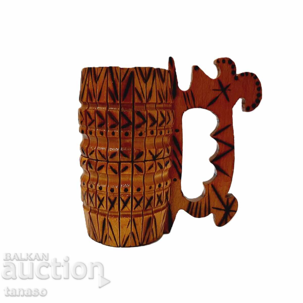 Cană veche din lemn pirogravat cu sticlă în interior (5.2)