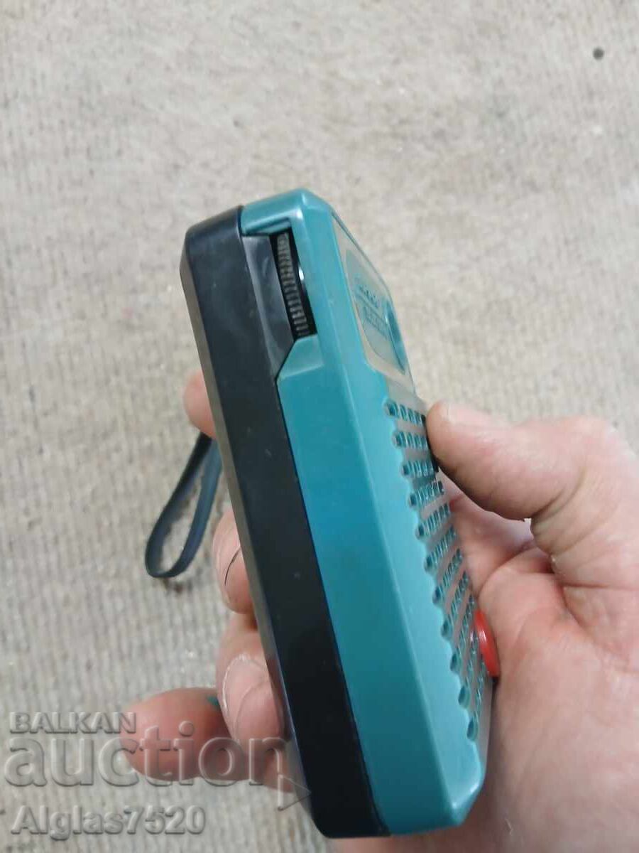 Licitație Radio portabil vechi "Sharp"