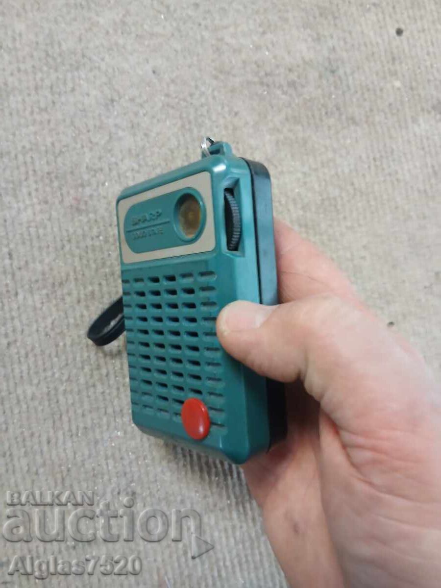 Livrarea Radio portabil vechi "Sharp"
