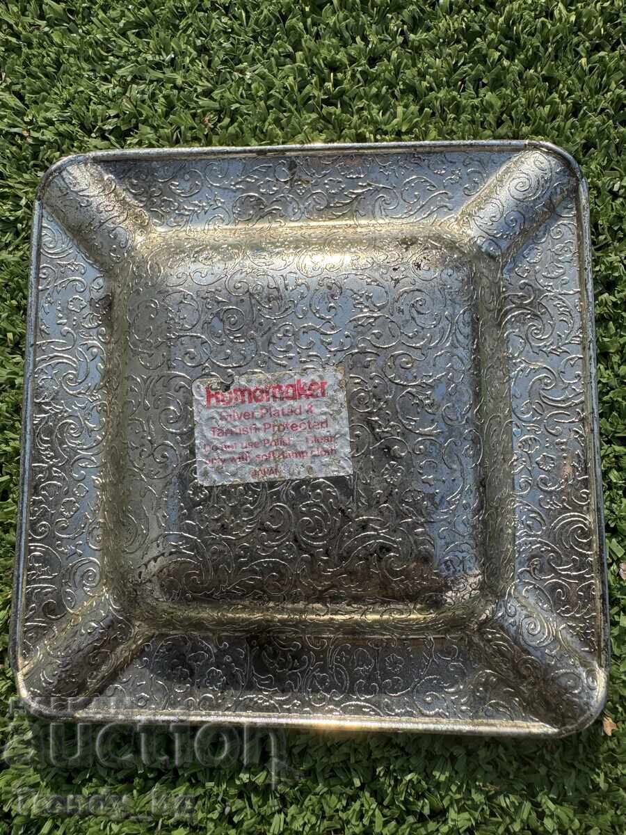 Посребрен Пепелник Homemaker – Флорален Релеф – 11/11см/150г с цена € 4.00 | 7.82 лв.