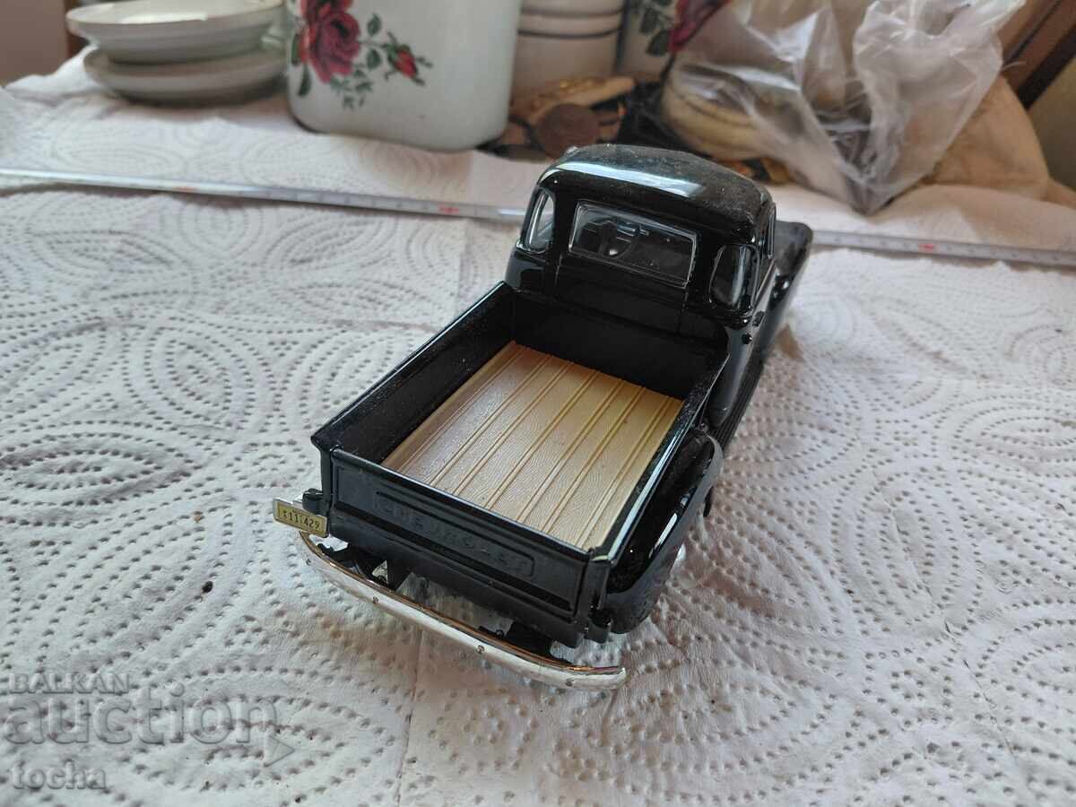 Licitație jucărie veche, mașinuță 1:25, pick-up