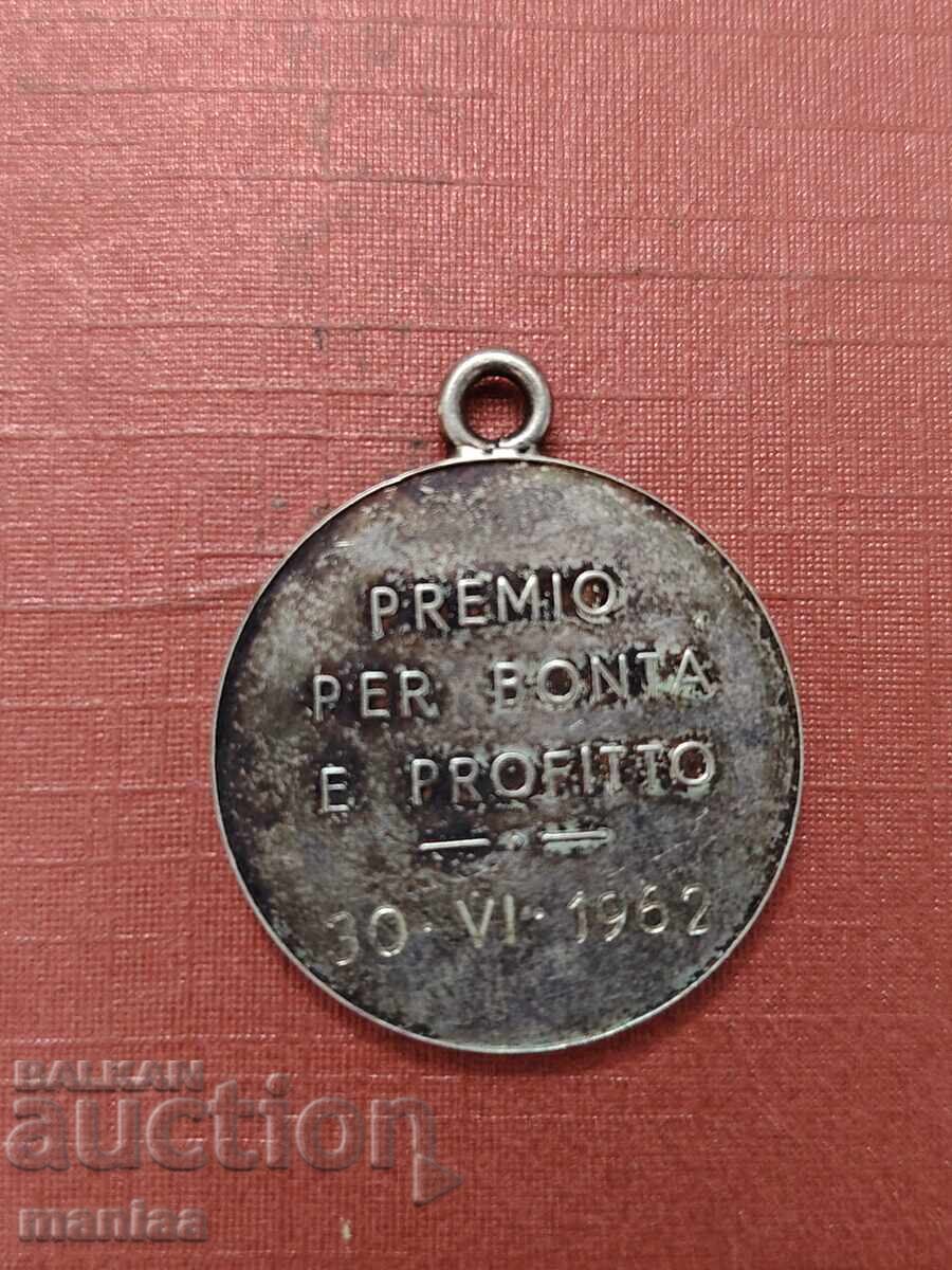 Италиански сребърен медал проба 800 с цена € 30.00 | 58.68 лв.