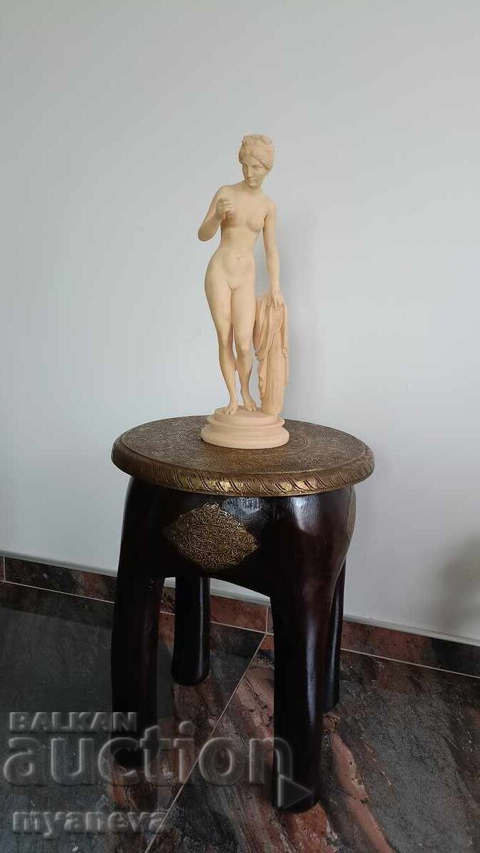 Licitație „Afrodita cu măr”, zeița iubirii și a frumuseții