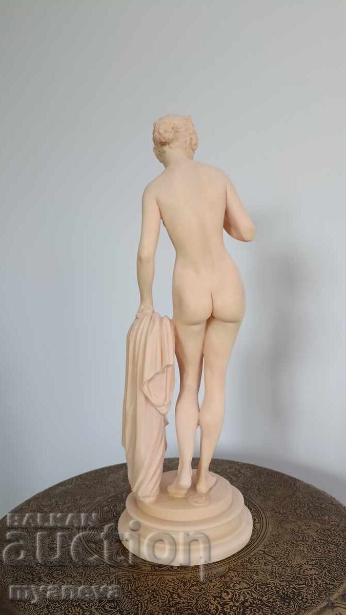 „Afrodita cu măr”, zeița iubirii și a frumuseții - 6