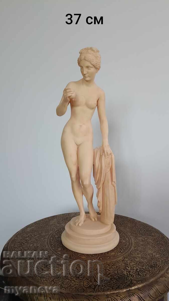 „Afrodita cu măr”, zeița iubirii și a frumuseții