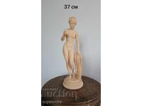 „Афродита с ябълка“ , богиня на любовта и красотата