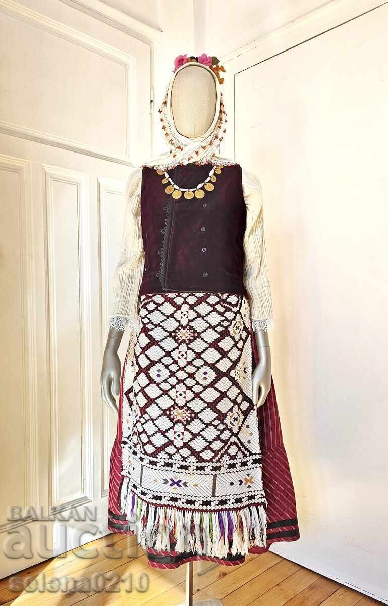 Αυθεντική παραδοσιακή φορεσιά από το Καλιπέτροβο, περιοχή Σιλίστρας με τιμή € 1500.00 | 2933.76 BGN