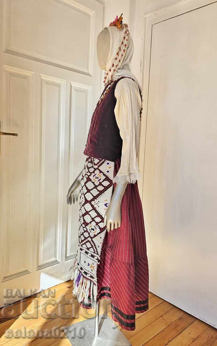 Δημοπρασία Αυθεντική παραδοσιακή φορεσιά από το Καλιπέτροβο, περιοχή Σιλίστρας