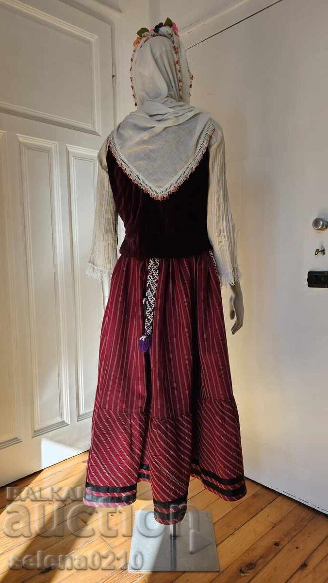 Παράδοση Αυθεντική παραδοσιακή φορεσιά από το Καλιπέτροβο, περιοχή Σιλίστρας