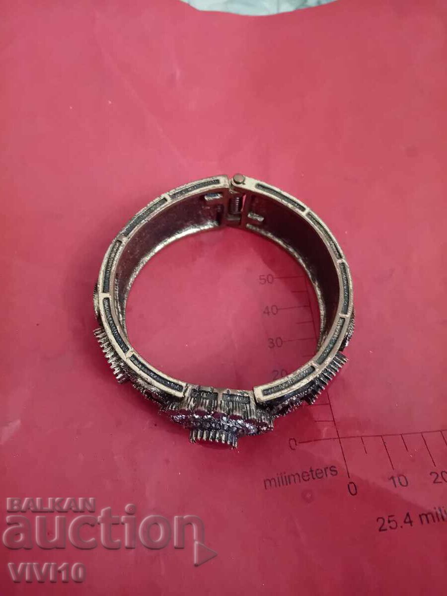 Antique bracelet with stones with price € 20.00 | 39.12 BGN