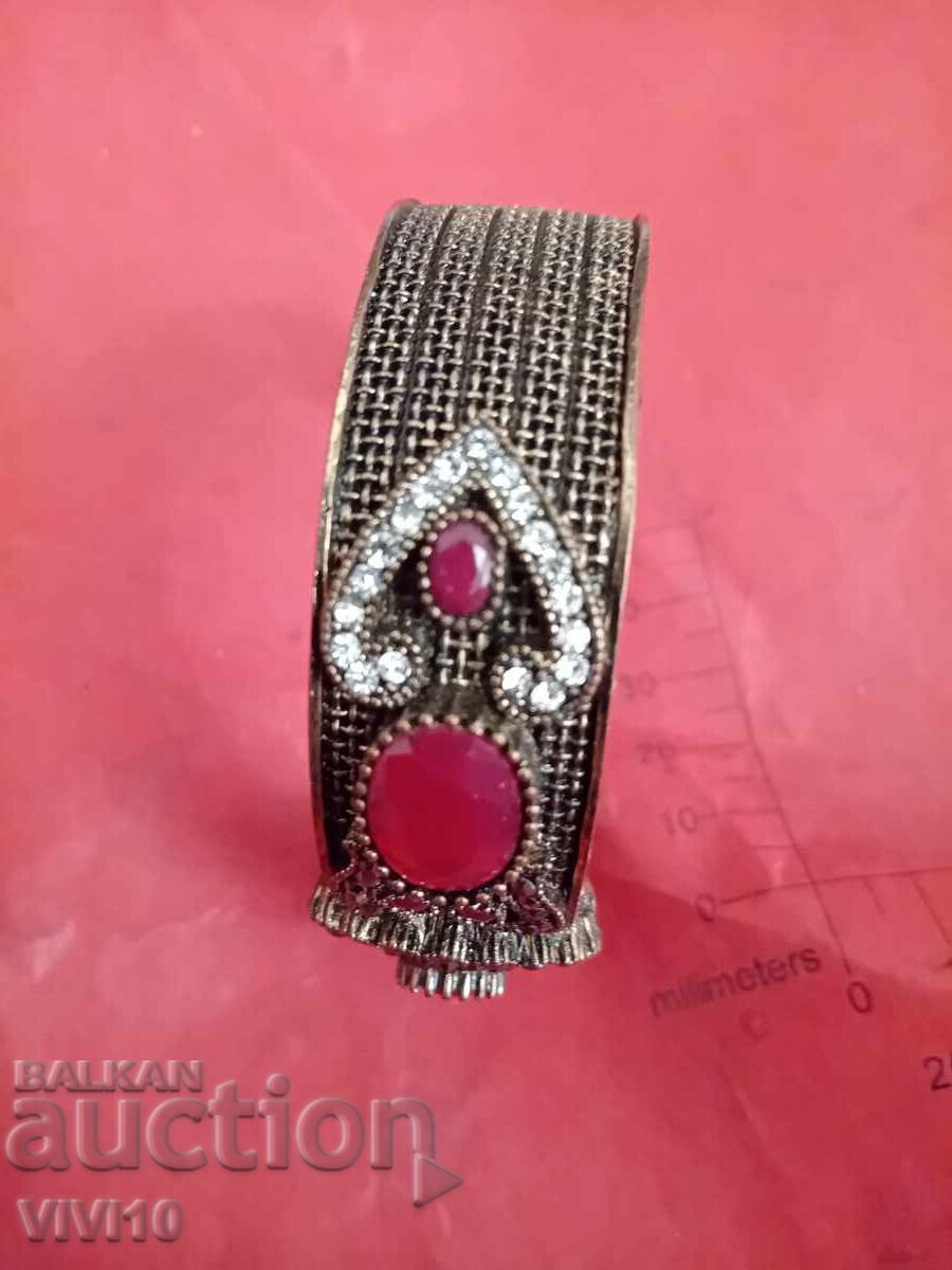 Auction  Antique bracelet with stones