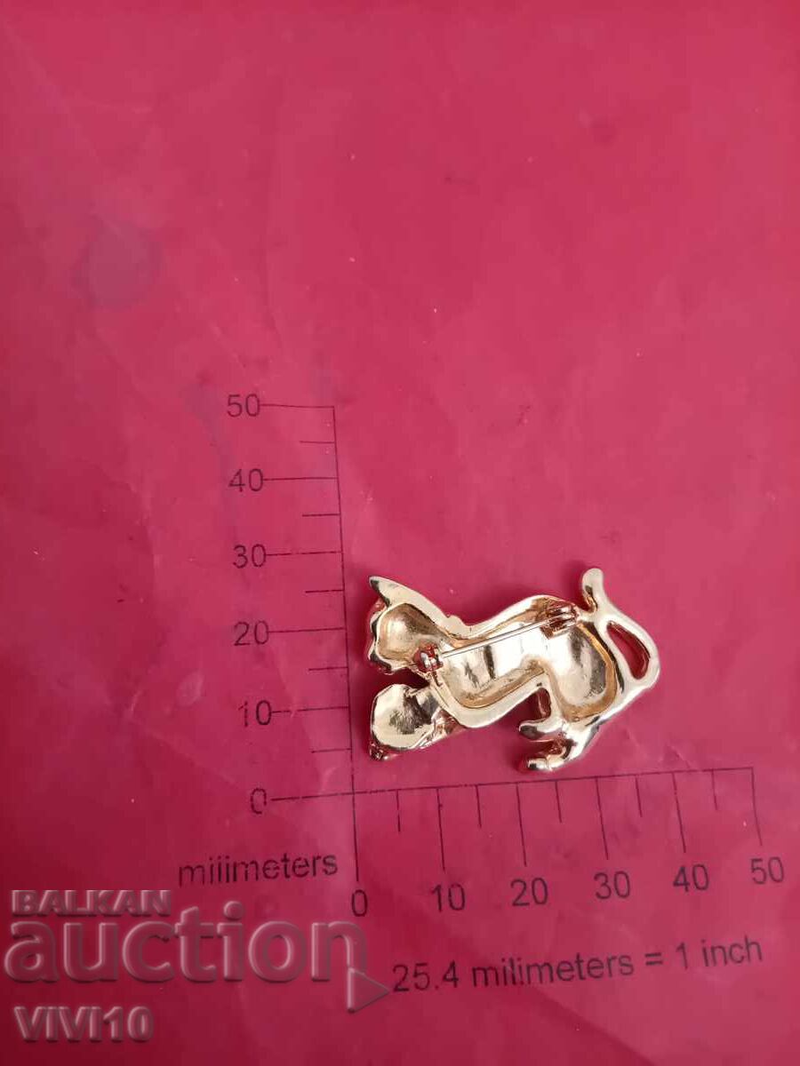 Старинна брошка емаил с цена € 15.00 | 29.34 лв.