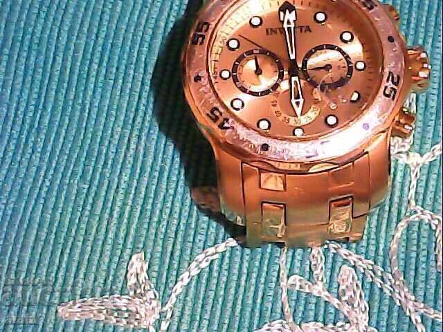 Beautiful Invicta watch, works perfectly