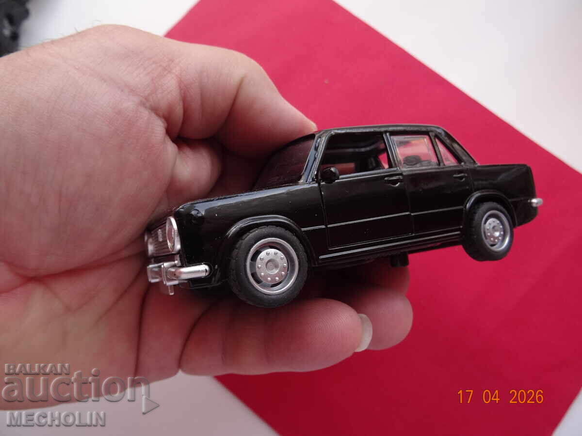 MAȘINUȚĂ METALICĂ DE COLECȚIE JIGULI FIAT cu preț € 13.00 | 25.43 BGN