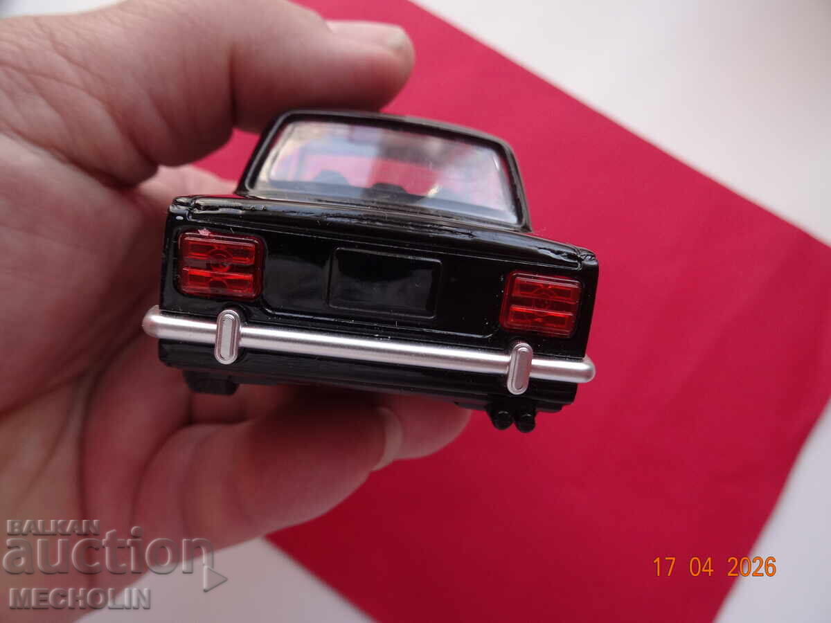 Livrarea MAȘINUȚĂ METALICĂ DE COLECȚIE JIGULI FIAT