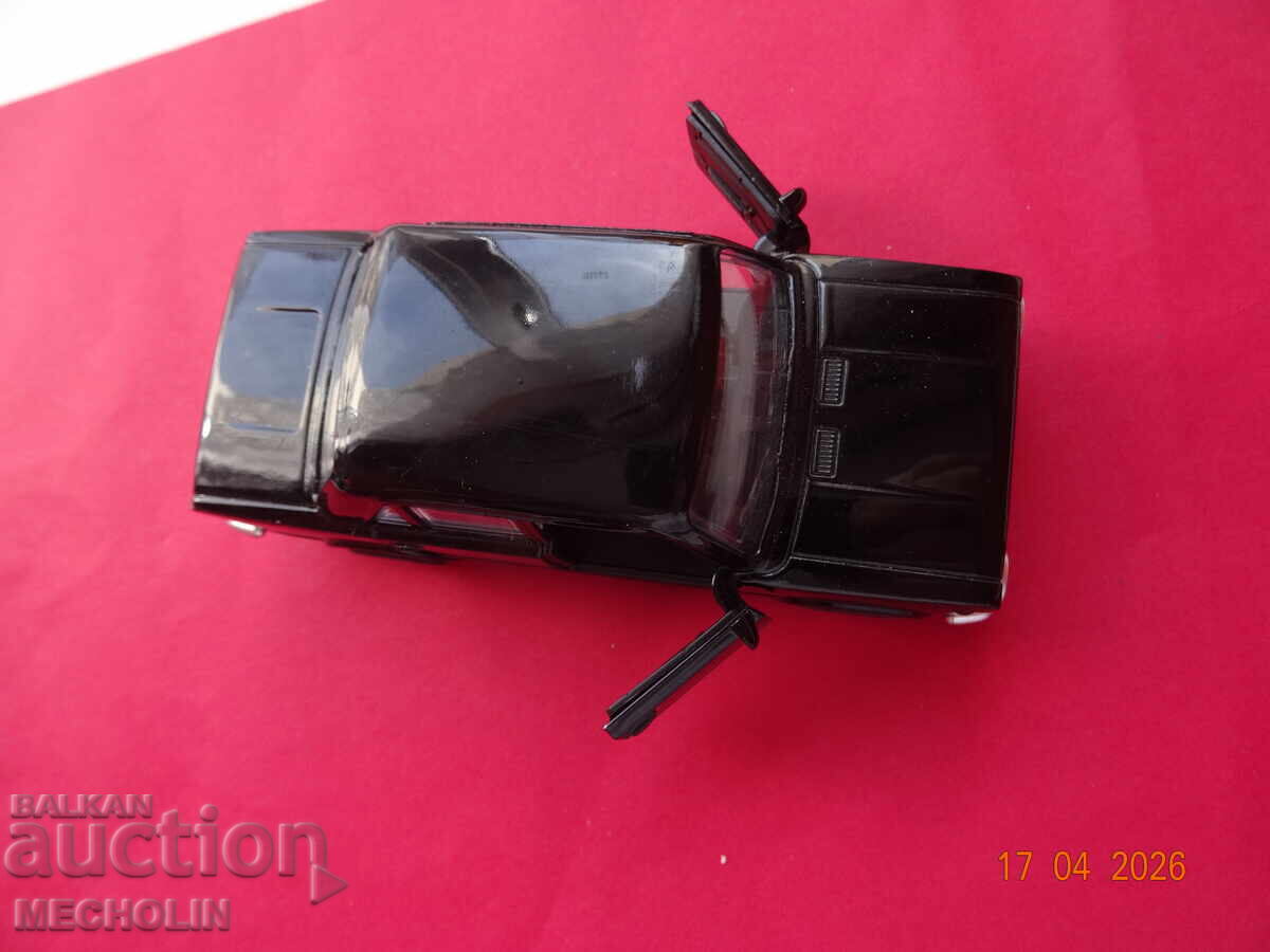 MAȘINUȚĂ METALICĂ DE COLECȚIE JIGULI FIAT