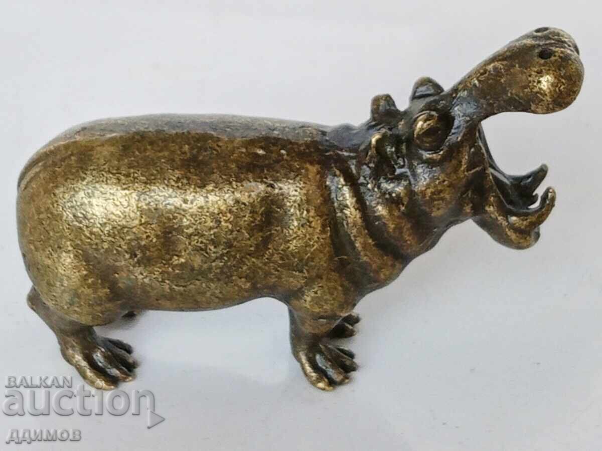 Хипопотам с цена € 6.00 | 11.73 лв.