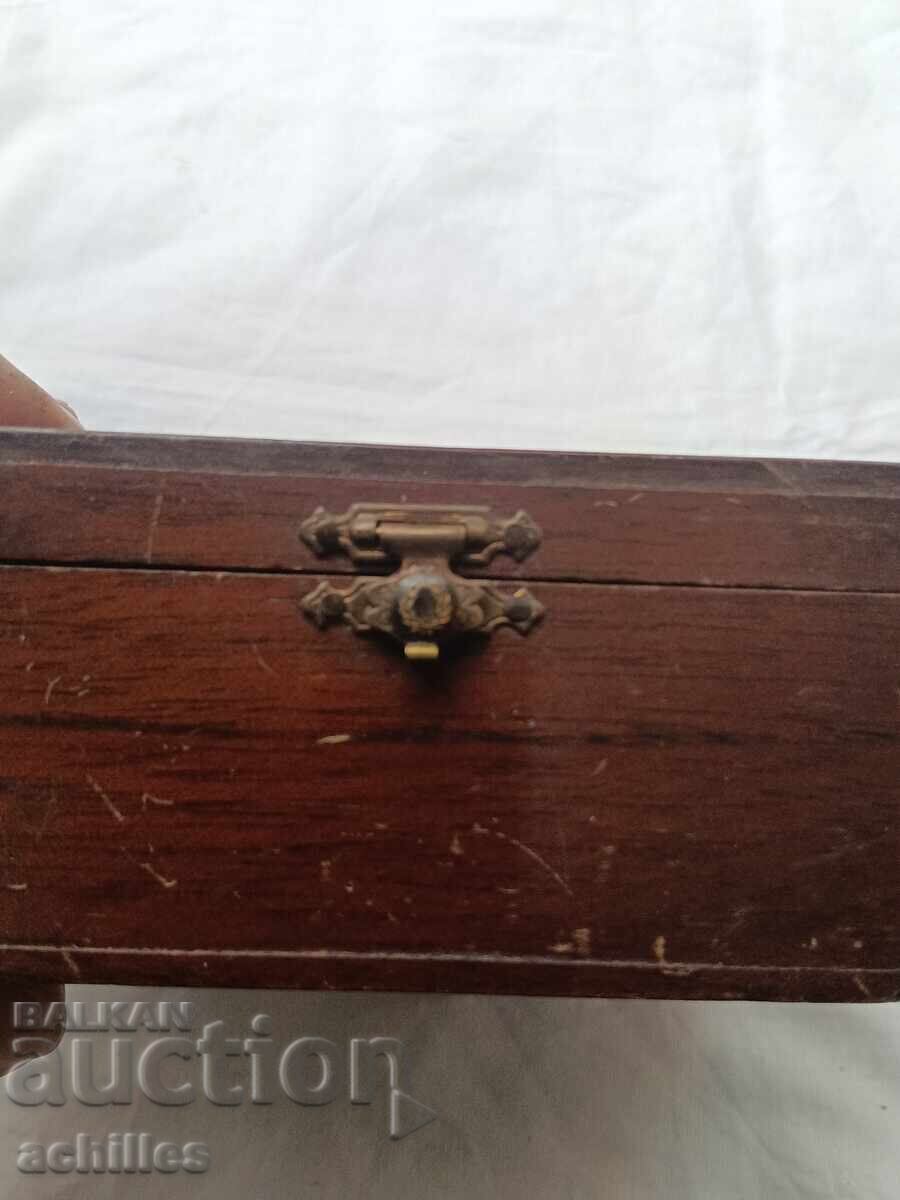 Old Cuban wooden box with price € 6.00 | 11.73 BGN