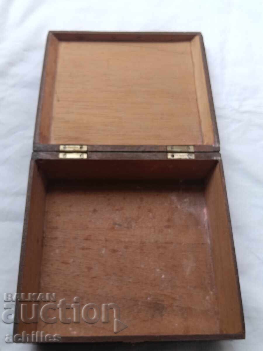 Аукцион Стара кубинска дървена кутия
