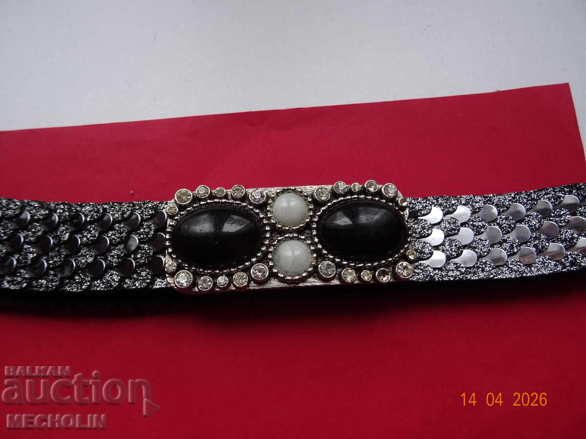 CUREA VECHE DE DAMĂ cu preț € 11.00 | 21.51 BGN