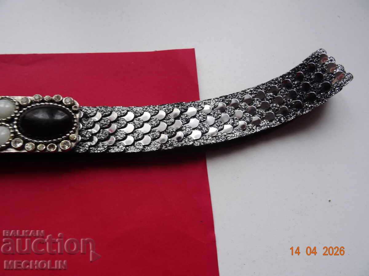 Livrarea CUREA VECHE DE DAMĂ