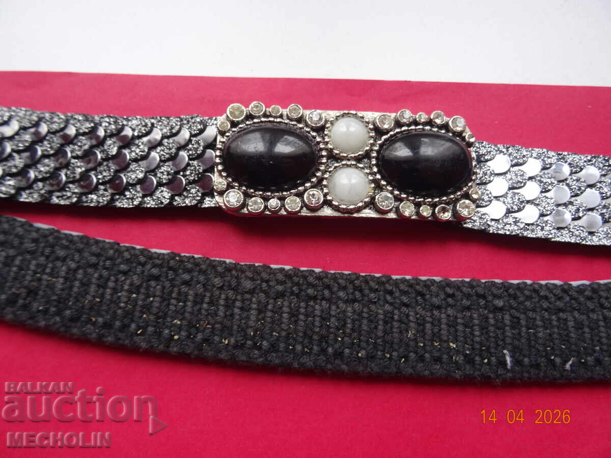 CUREA VECHE DE DAMĂ