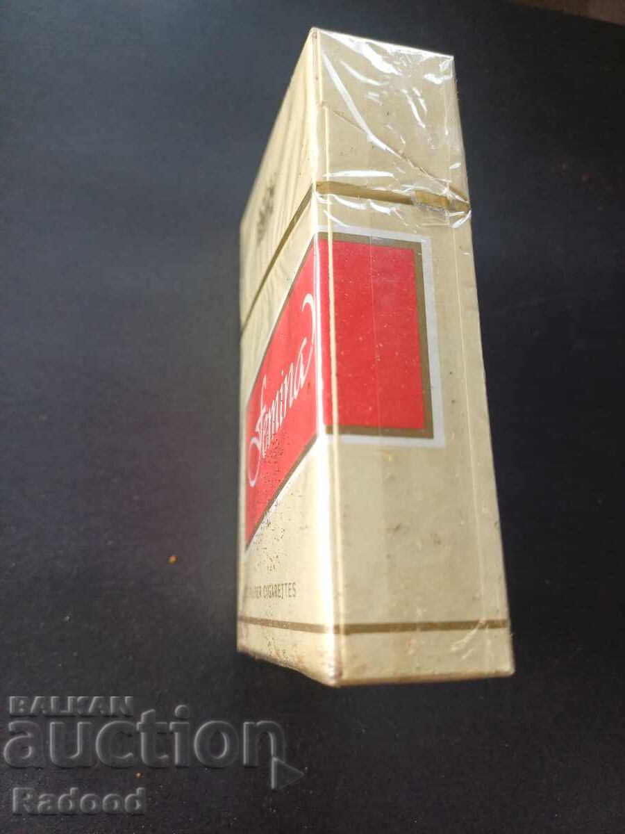 Femina χωρίς τιμή με τιμή € 35.00 | 68.45 BGN