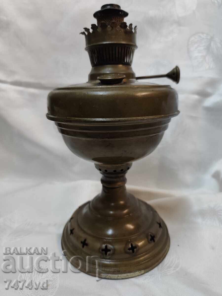 Αντίκα ορειχάλκινη λάμπα κηροζίνης – Σήμανση "Πεταλούδα" με τιμή € 75.00 | 146.69 BGN