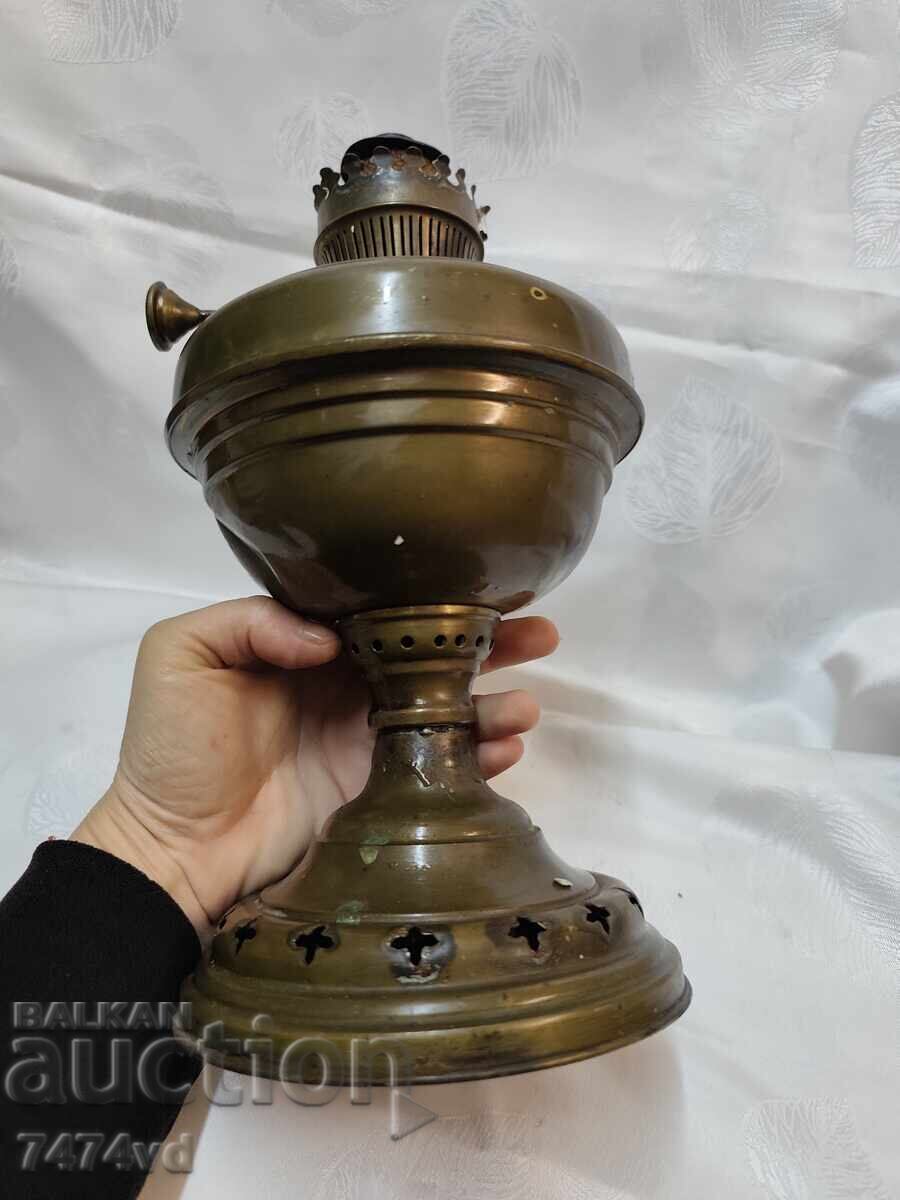 Παράδοση Αντίκα ορειχάλκινη λάμπα κηροζίνης – Σήμανση "Πεταλούδα"