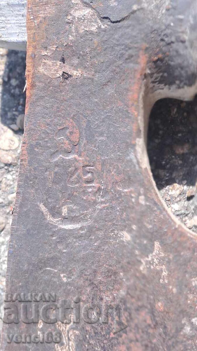 Licitație Topor bulgăresc