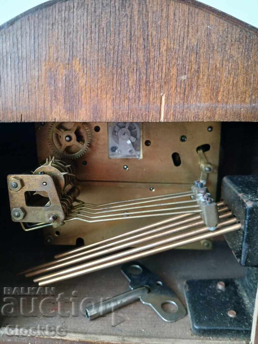 Доставка на mid-century German mantel clock