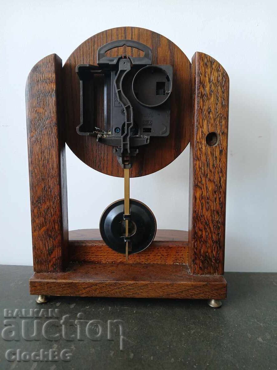 Ρολόι χαλαζία vintage στυλ με κινούμενο εκκρεμές με τιμή € 9.00 | 17.60 BGN