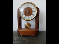 Ρολόι χαλαζία vintage στυλ με κινούμενο εκκρεμές