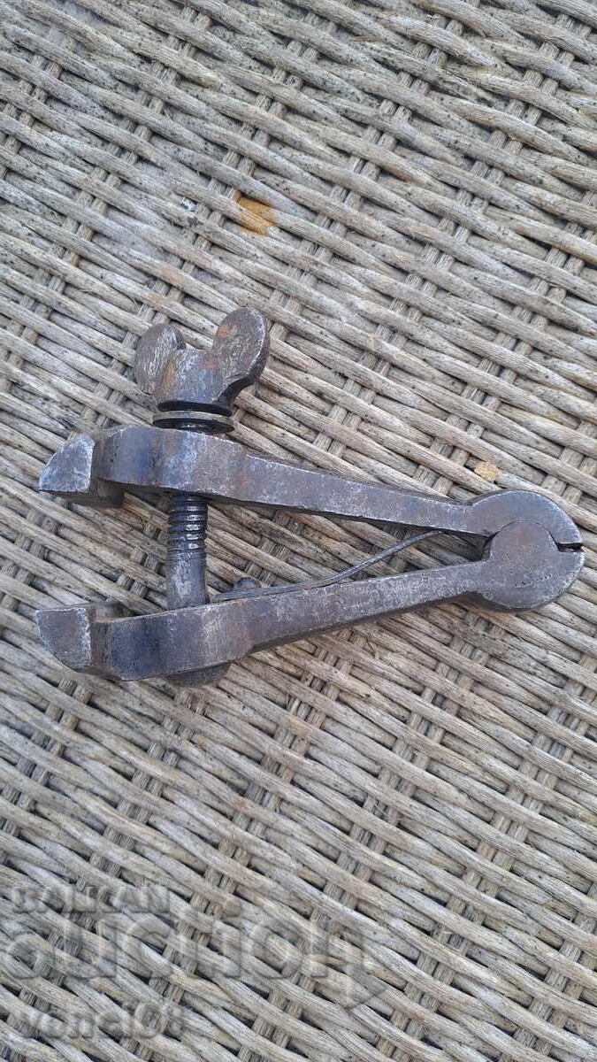 Menghină manuală mică cu preț € 15.00 | 29.34 BGN