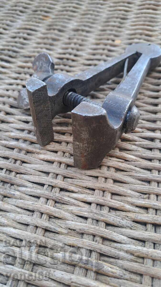 Licitație Menghină manuală mică