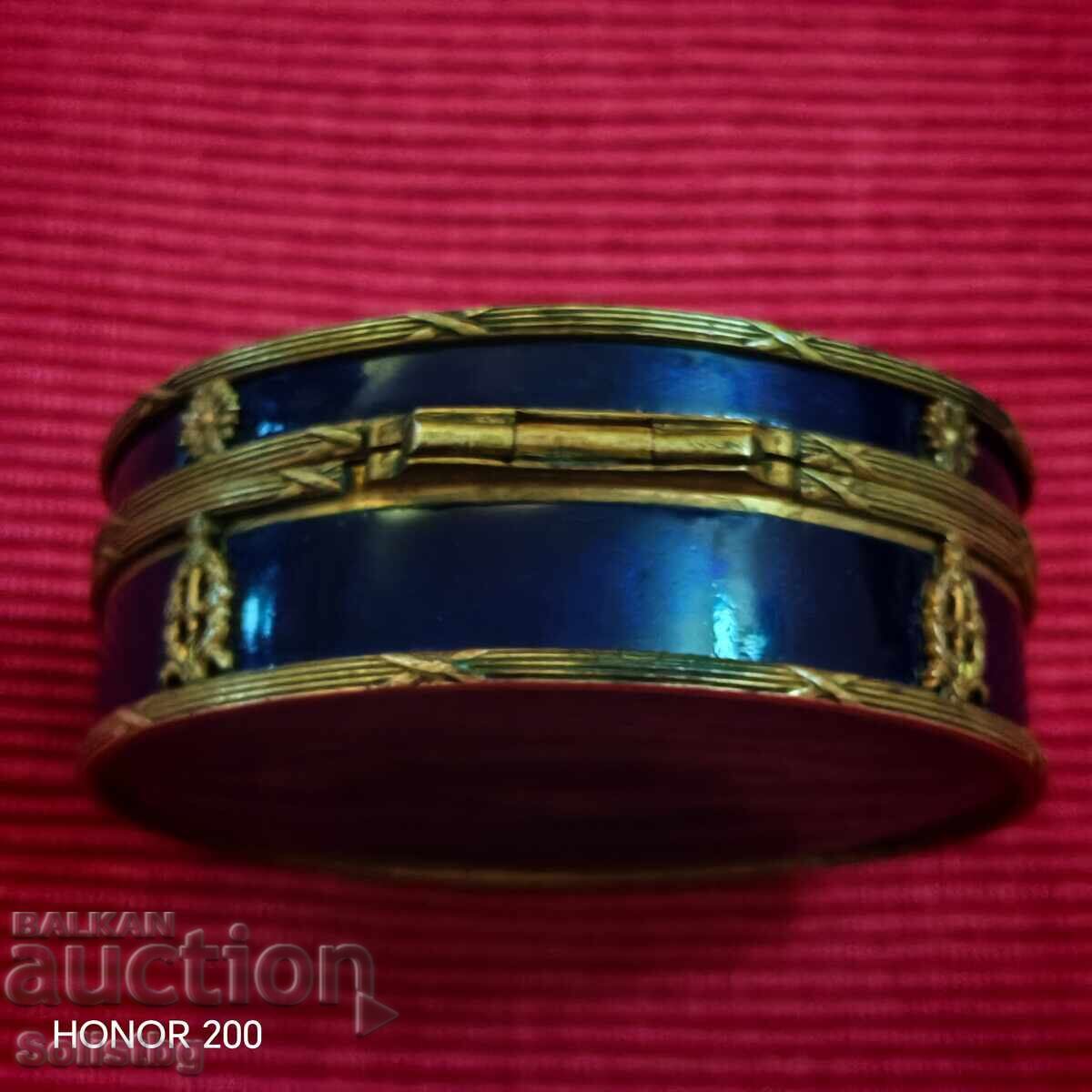 Veche cutiuță franțuzească pentru tabac, secolul al XIX-lea cu preț € 420.00 | 821.45 BGN