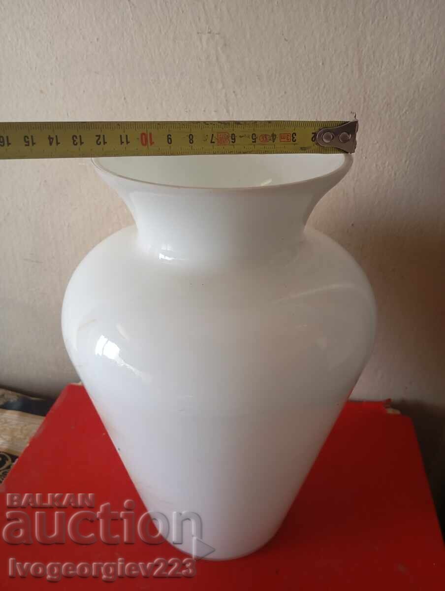 Vază în stil Art Deco cu preț € 16.00 | 31.29 BGN