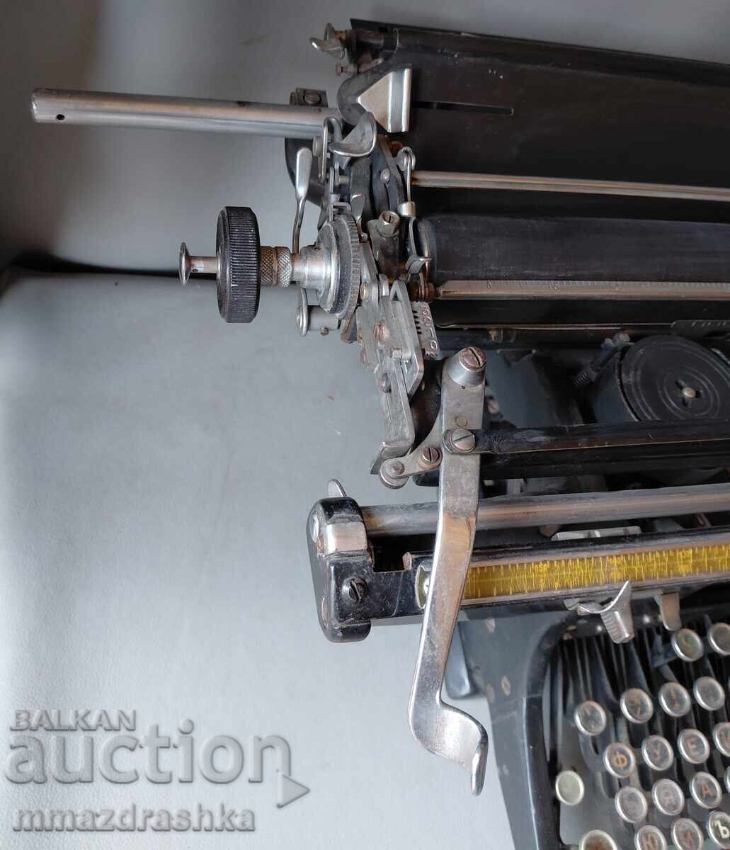 Delivery of Continental typewriter from the royal era