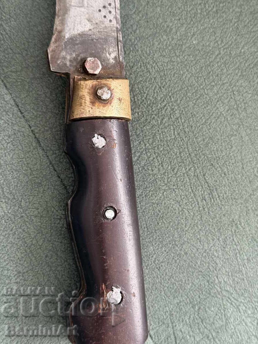 Un cuțit vechi cu preț € 50.00 | 97.79 BGN