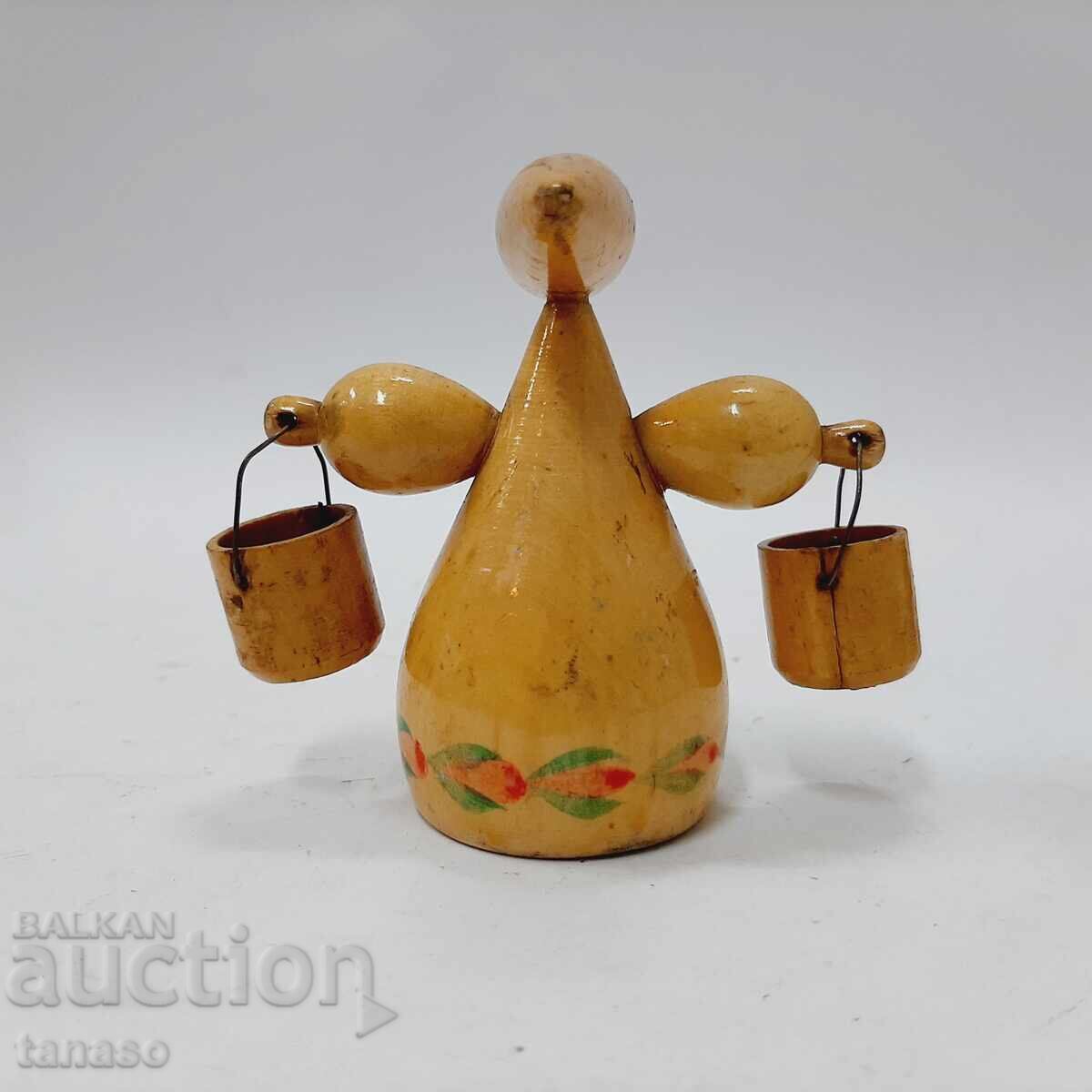 Livrarea Figurină antică din lemn, fată/femeie rusească cu găleți (5.4)