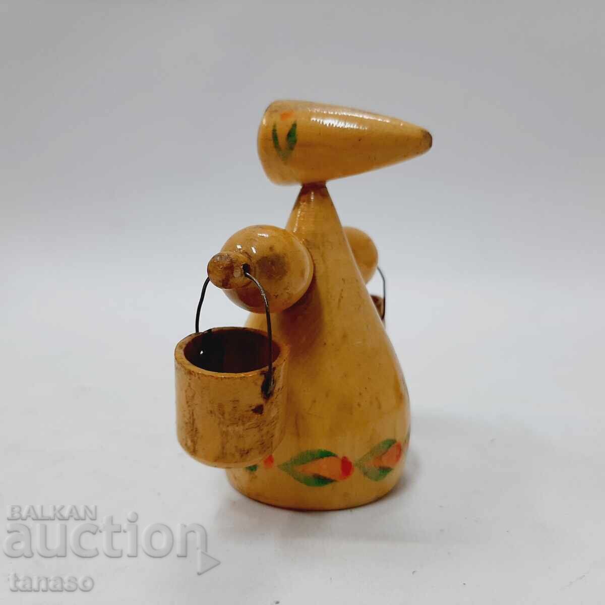 Figurină antică din lemn, fată/femeie rusească cu găleți (5.4) - 5