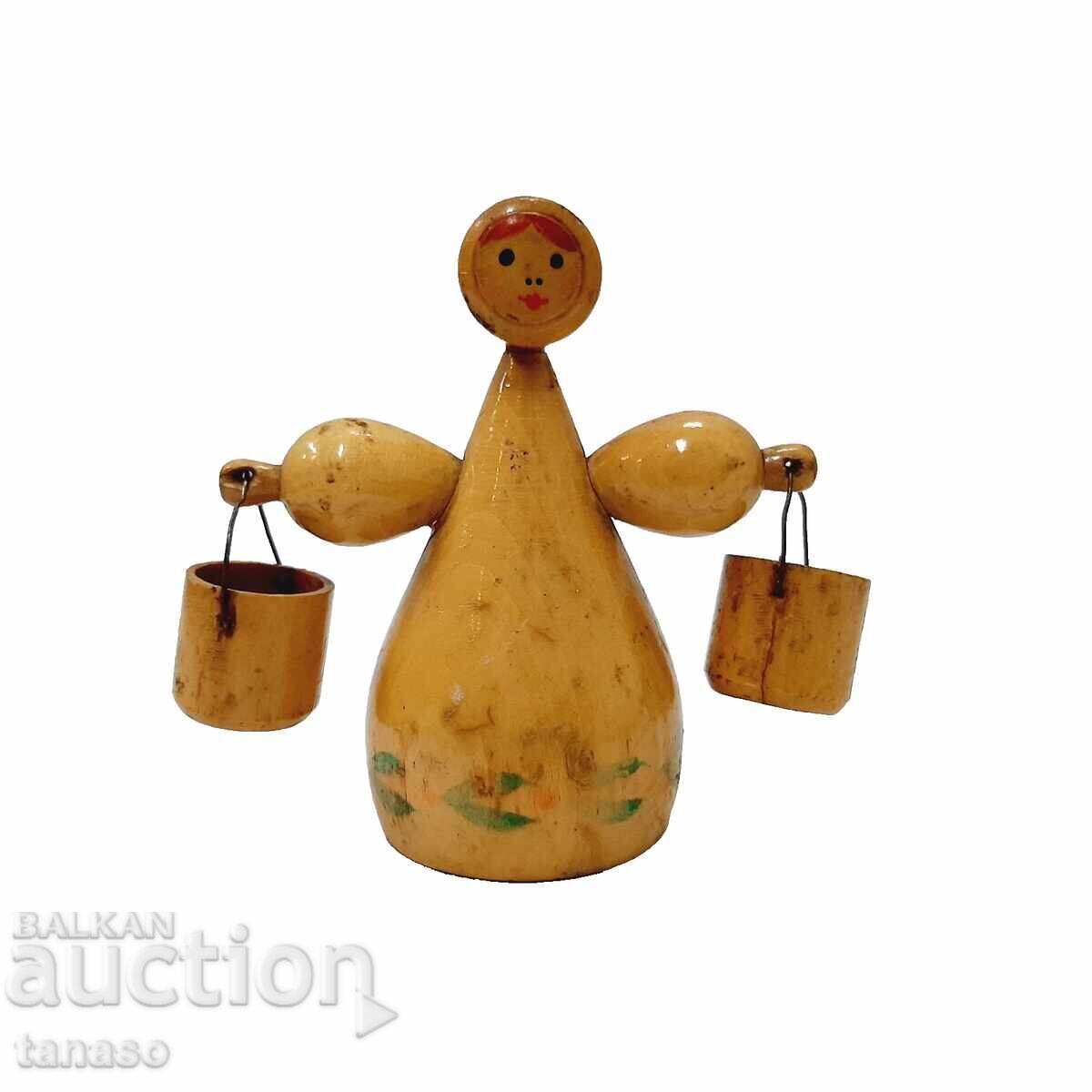 Figurină antică din lemn, fată/femeie rusească cu găleți (5.4)