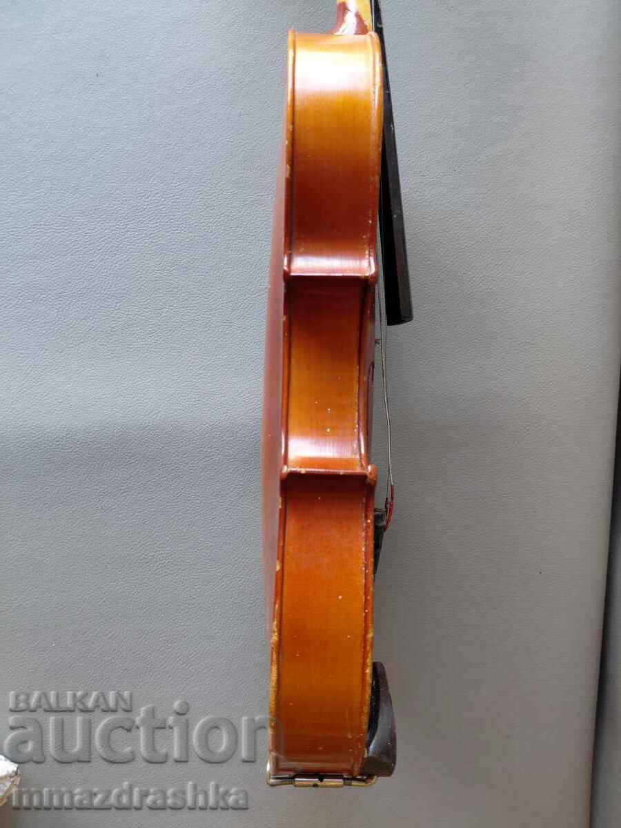 Violin for decoration with price € 0.01 | 0.02 BGN