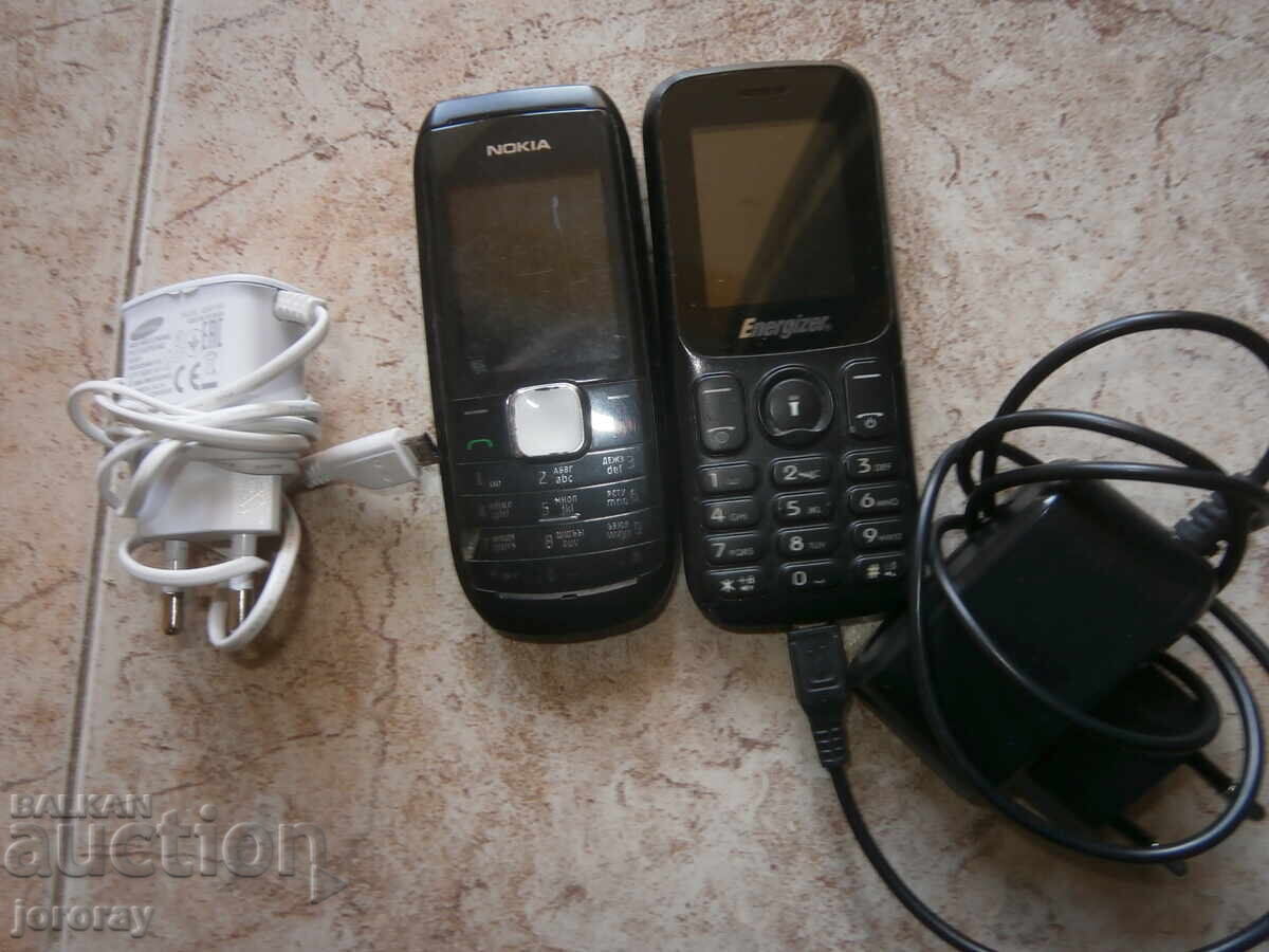 Două telefoane, 2 încărcătoare